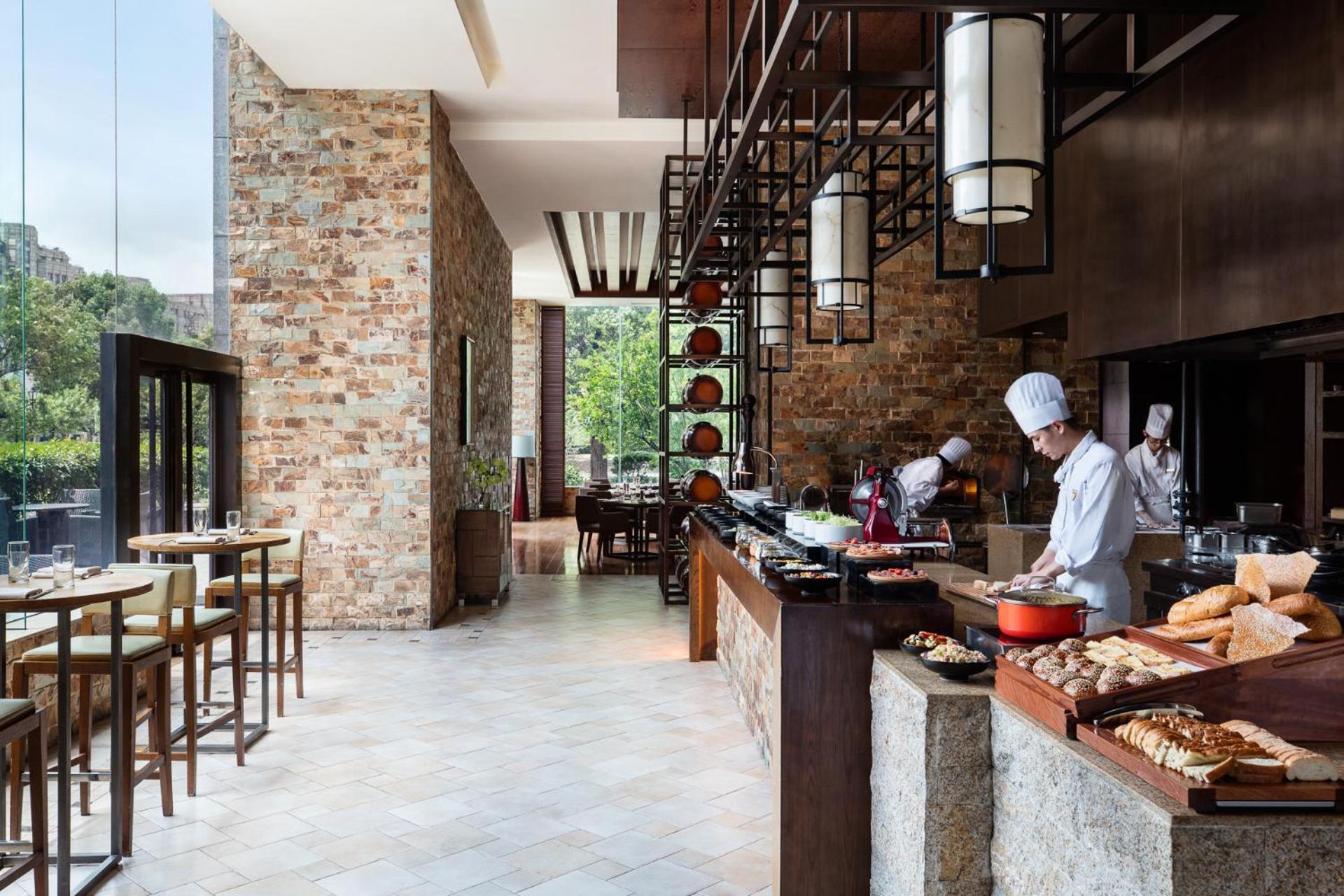 Shanghai Marriott Hotel Pudong East - Only A 30 Minute Drive From Disney Екстериор снимка