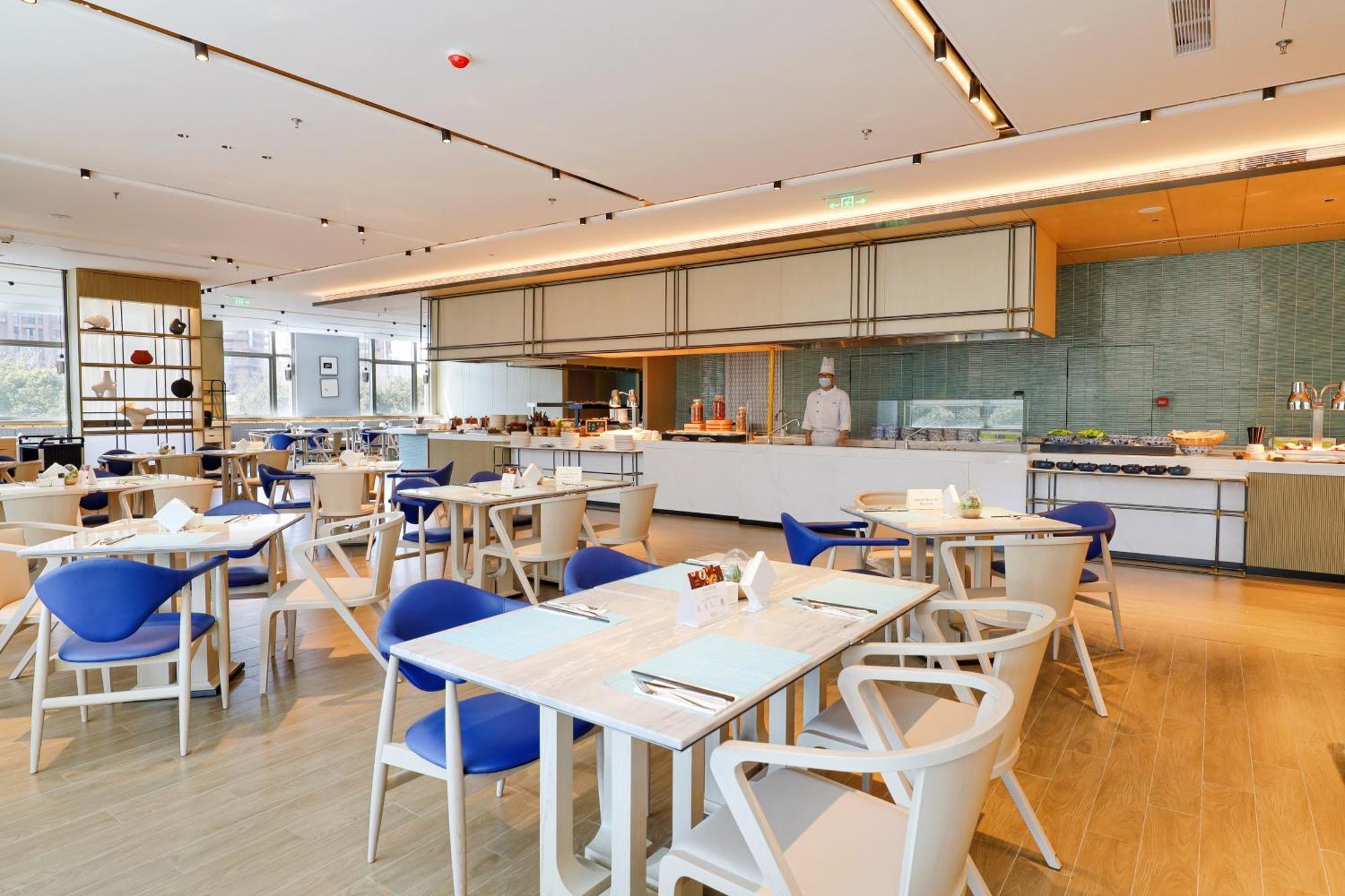 Shanghai Marriott Hotel Pudong East - Only A 30 Minute Drive From Disney Екстериор снимка
