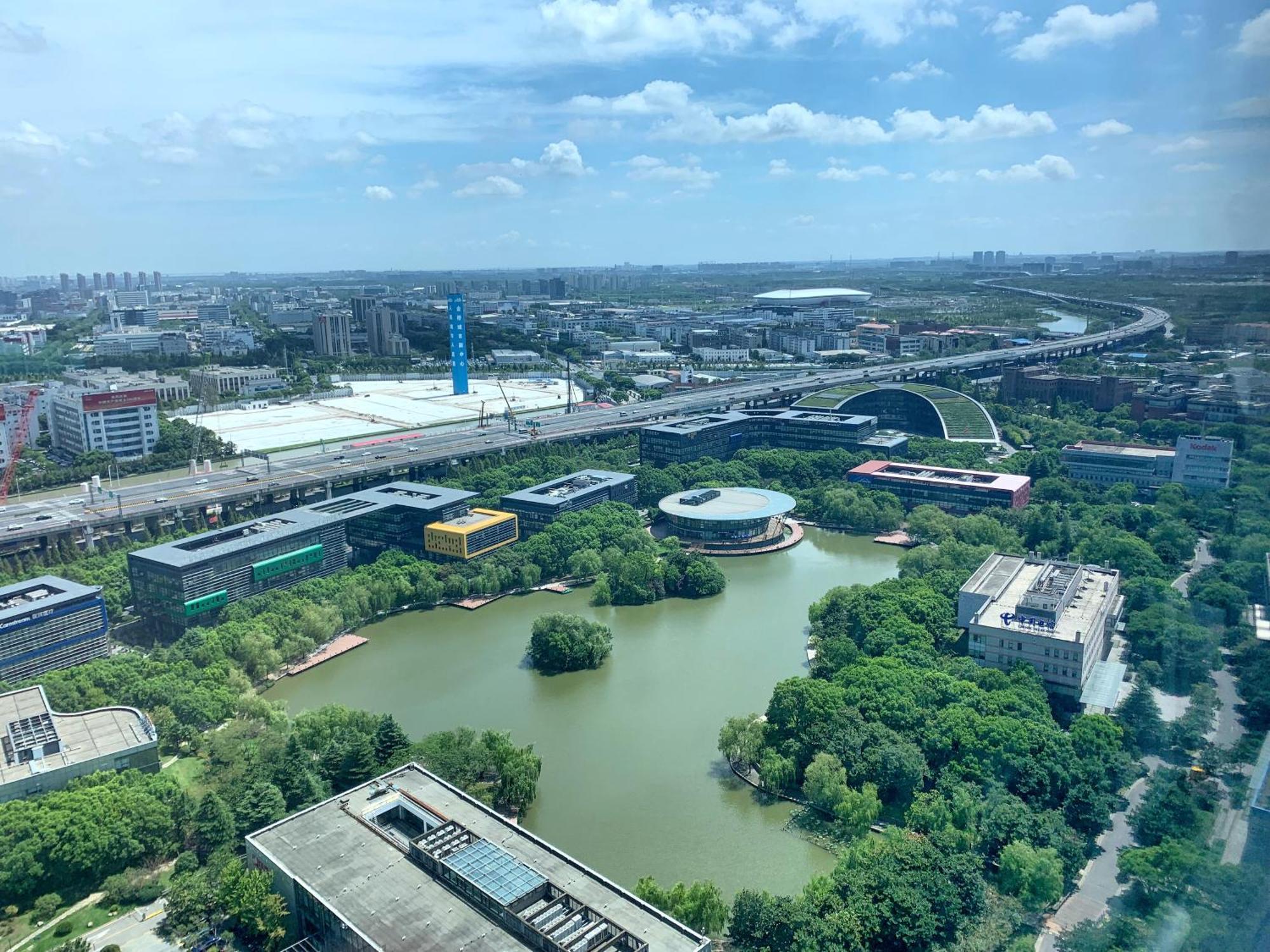 Shanghai Marriott Hotel Pudong East - Only A 30 Minute Drive From Disney Екстериор снимка