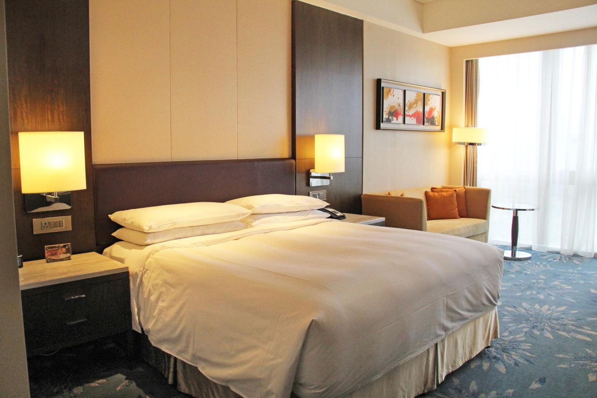 Shanghai Marriott Hotel Pudong East - Only A 30 Minute Drive From Disney Екстериор снимка