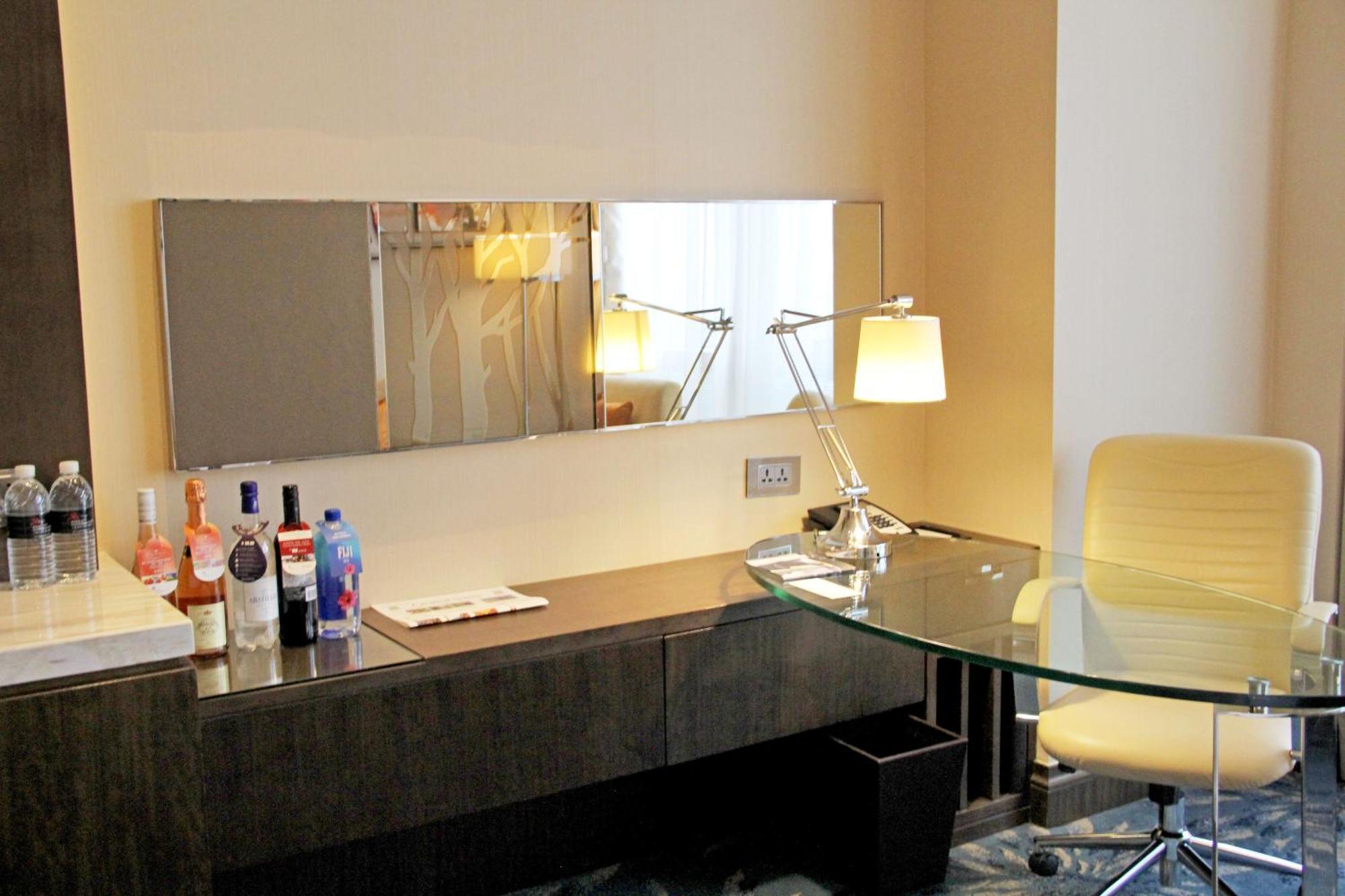 Shanghai Marriott Hotel Pudong East - Only A 30 Minute Drive From Disney Екстериор снимка
