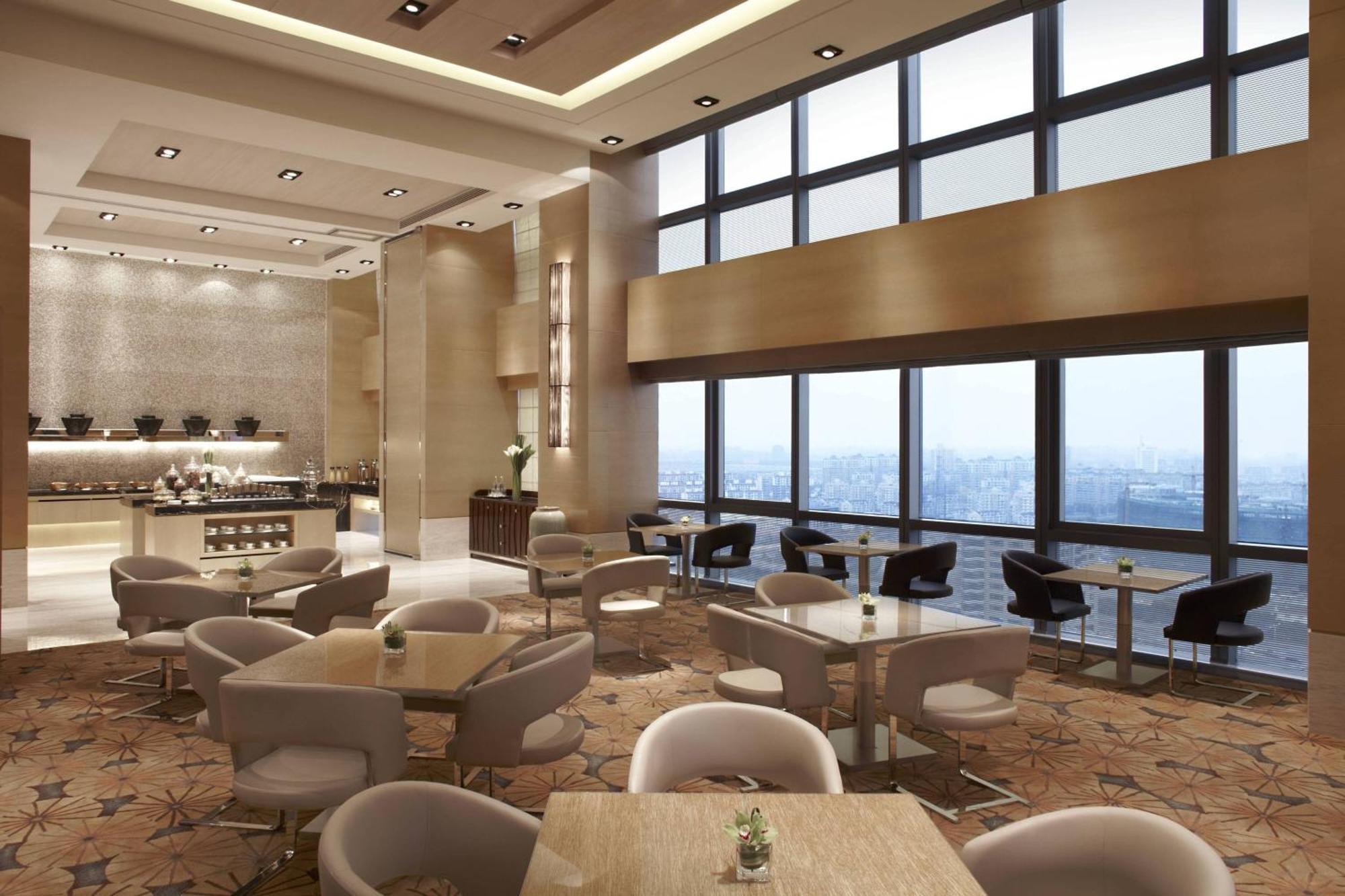 Shanghai Marriott Hotel Pudong East - Only A 30 Minute Drive From Disney Екстериор снимка