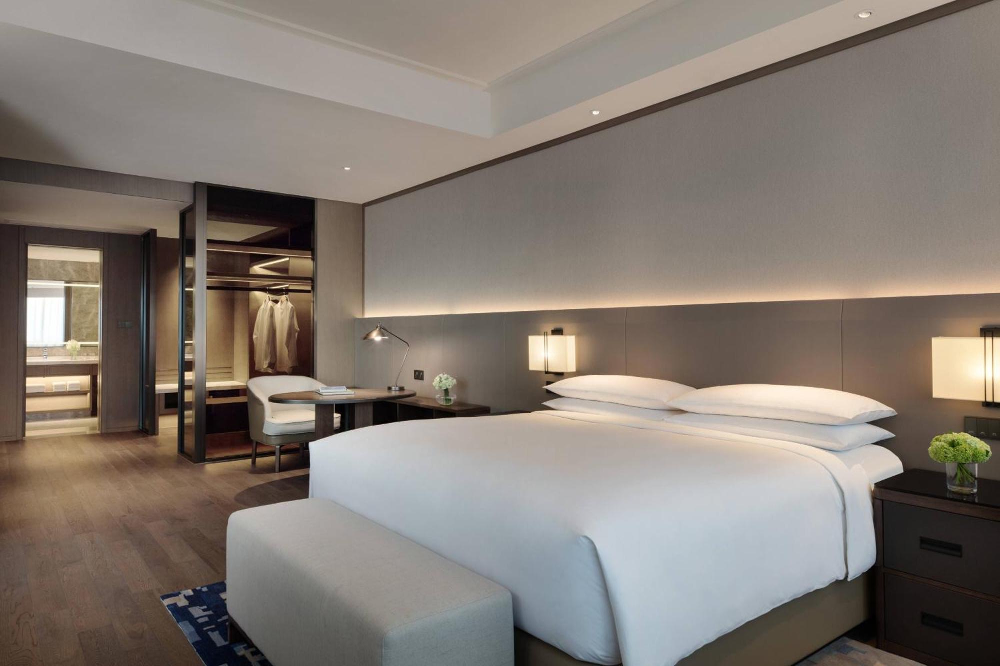 Shanghai Marriott Hotel Pudong East - Only A 30 Minute Drive From Disney Екстериор снимка