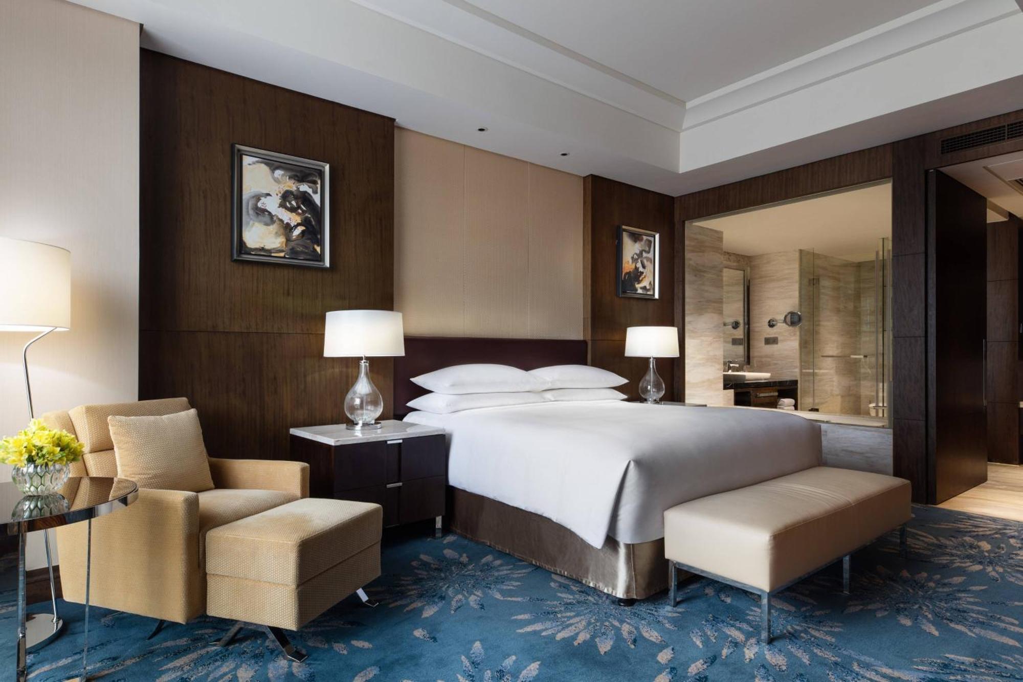 Shanghai Marriott Hotel Pudong East - Only A 30 Minute Drive From Disney Екстериор снимка
